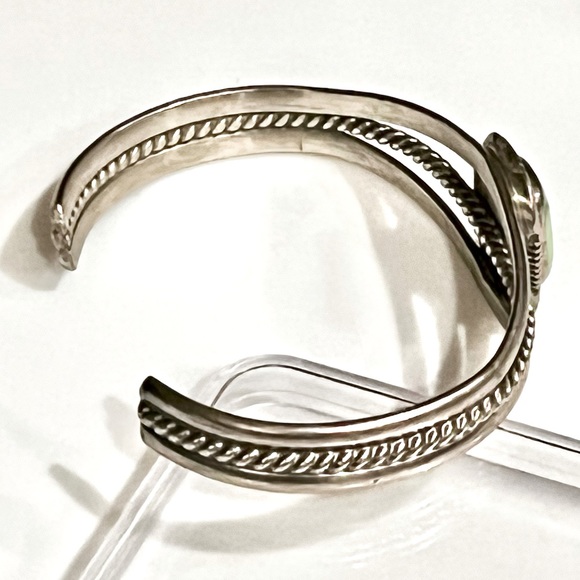 Signed - Spencer, Navajo. Vintage Sterling Silver “Carico Lake” Turquoise Cuff - Picture 8 of 14
